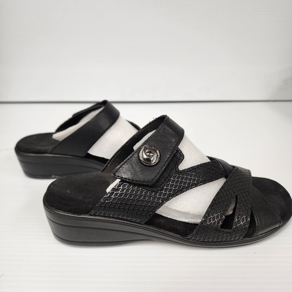 Easy Spirit Comfort Wave Black Slip on Wedge Heel Strappy Sandals Size 7W - Picture 10 of 11